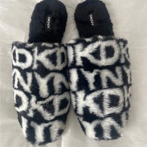 ◼️New DKNY Mules◻️